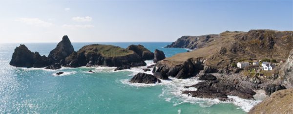 Kynance Cove on The Lizard. - 360Beaches