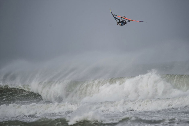 RedBull Storm chase - Gwithian Beach Cornwall 2014 - RedBull / ©Sebastian Marko