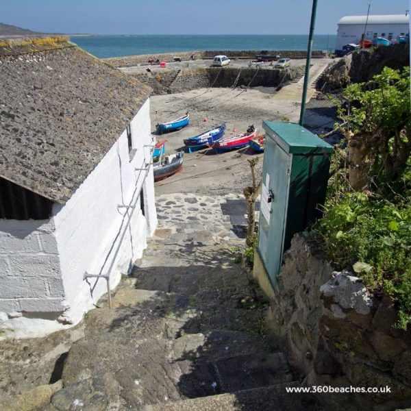 coverack-harbour - 360Beaches