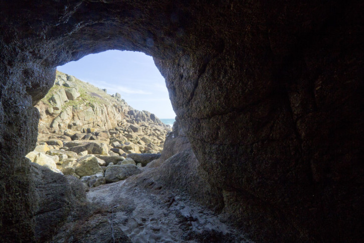 Seaweed Tunnels in Porthgwarra Beach in West Cornwall - 360º beaches